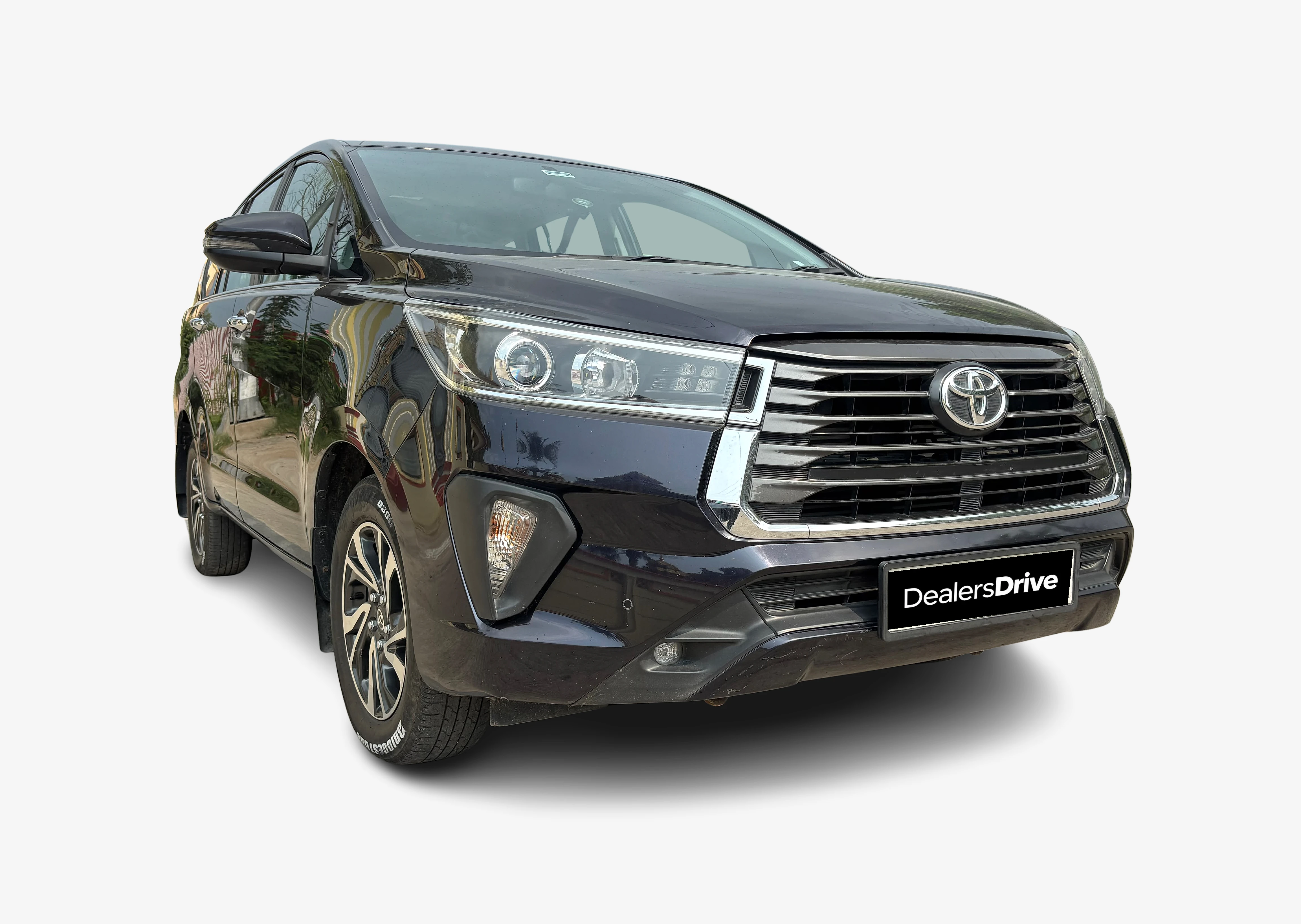 2022 Toyota Innova Crysta V, the primary photograph